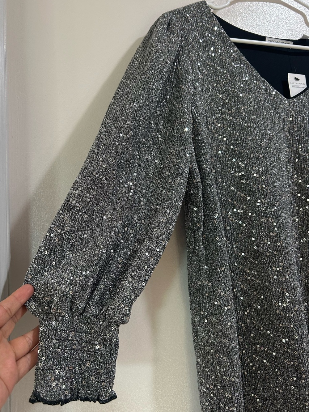 Notations NWT Silver Metallic Sequin V-Neck Blouse Size L - Picture 5 of 10